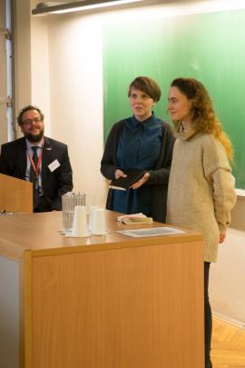 Elisa Speváková and Ruth Schmidtová, studentky Lauderových škol